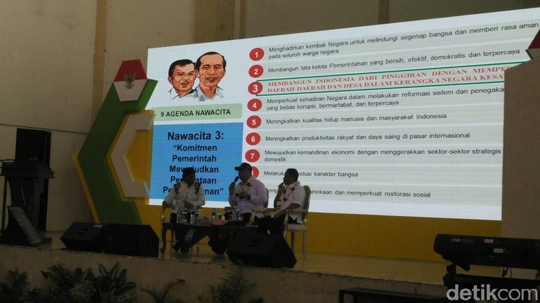 Menpar Arief Yahya ketika menghadiri obrolan nasional Indonesia Maju di Gunungkidul (Usman/detikTravel) Menpar Arief Yahya ketika menghadiri obrolan nasional Indonesia Maju di Gunungkidul (Usman/detikTravel)