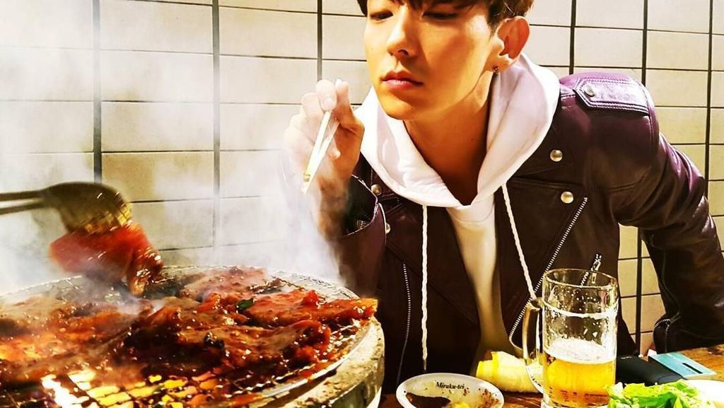 Kerennya Lee Joon Gi Saat Jualan Makanan hingga Makan Daging Panggang