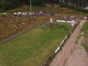 Anti Mainstream! Balap Lari Tanjak Bukit