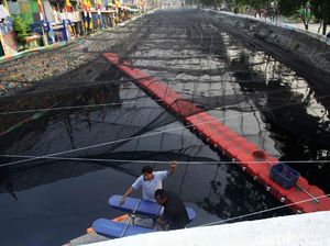Anies: Kali Item Tak Pantas Disebut Kali, tapi Kubangan Air