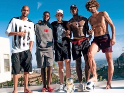 Ada Marouane Fellaini, Adnan Januzaj, Samuel Umtiti, dan Steven NZonzi yang ikut menemani Paul Pogba liburan. (Instagram @PaulPogba)
