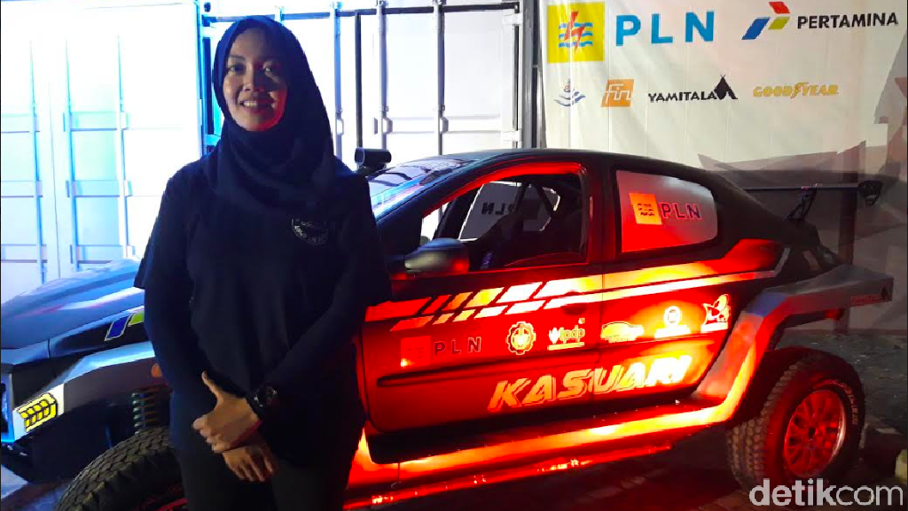 Mahasiswi Cantik Perancang Mobil Listrik ITS