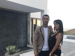 Cristiano Ronaldo bersama pacarnya Georgina Rodriguez. Ronaldo saat ini tengah berada di Turin untuk memulai petualangan baru bersama Juventus. (Instagram @Cristiano)