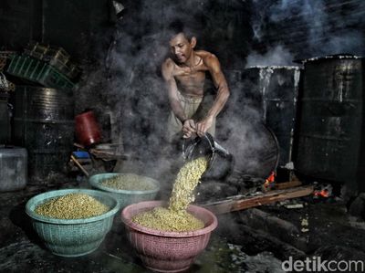 Industri Rumahan Perajin Tempe yang Tetap Bertahan
