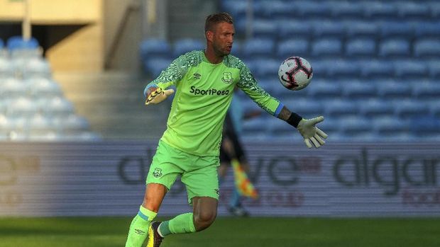 Everton Perpanjang Kontrak Stekelenburg, Pickford Cabut?