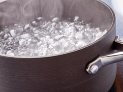 Berbahaya! Tren Viral Hot Water Challenge Ini Bisa Berakibat Cacat hingga Kematian