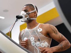 Sebelum memulai sesi latihan, para pemain ini menjalani tes fisik seperti yang dilakukan Douglas Costa. Hal ini untuk mengukur kondisi fisik dan tingkat kebugaran pemain. (Foto: Instagram @juventus)