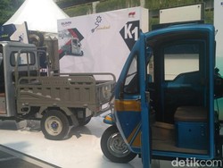 Bemo Listrik Mejeng di Parkiran Kantor Luhut