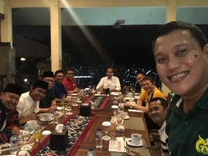 Jokowi dan 9 Sekjen Dinner Nasgor Pete hingga Seruput Jahe