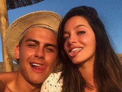 Penyerang Argentina dan Juventus, Paulo Dybala, bersama sang pacar Oriana Sabatini. (Instagram @PaulPogba)