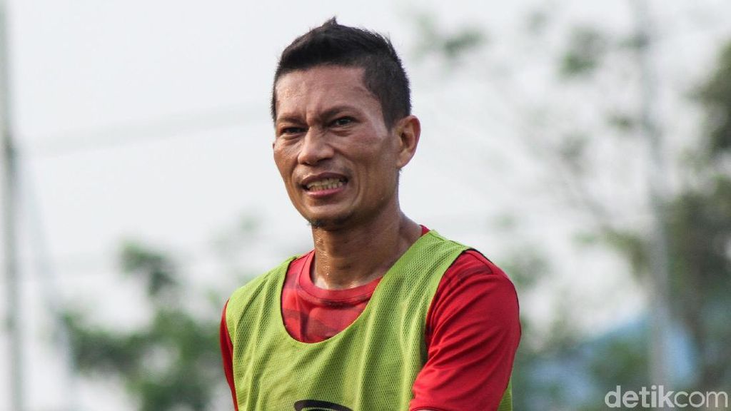 Kapten Persija Ismed Sofyan Fokus Latihan di Tengah Gosip Selingkuh Kapten Persija Ismed Sofyan Fokus Latihan di Tengah Gosip Selingkuh