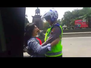 Kocak! Joget Keke Challenge, Waria Ini Ditilang Kocak! Joget Keke Challenge, Waria Ini Ditilang