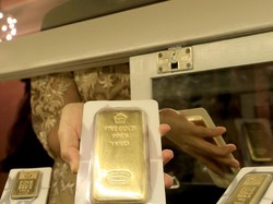 Harga Emas Antam Turun Ceceng