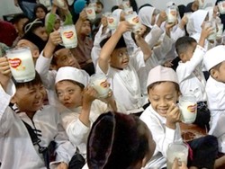 Vidoran Ajak Bunda & Si Kecil Berbagi Kebaikan Susu Bareng Anak Yatim