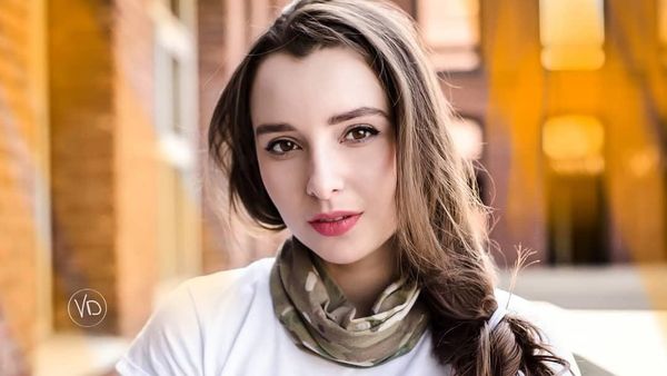 Fakta Mengejutkan di Balik Foto Wanita yang Disebut Tentara Tercantik