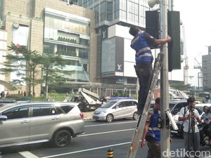 Lampu Pelican Crossing di Bundaran HI Mati Pagi Ini Lampu Pelican Crossing di Bundaran HI Mati Pagi Ini