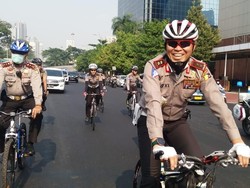 Ada Ganjil-Genap, Kakorlantas Naik Sepeda ke Mana-mana