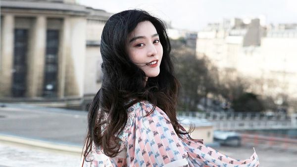 Gaya Glamour Fan Bingbing, Artis China Paling Tajir Tapi Tak Bayar Pajak