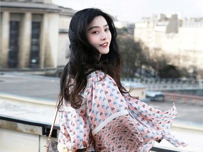 Gaya Glamour Fan Bingbing, Artis China Paling Tajir Tapi Tak Bayar Pajak