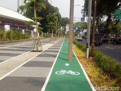 Jalur Sepeda Terhalang Tiang, Sandi: Yang Aneh Laporin Aja ke Socmed