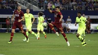 El Shaarawy berusaha mengontrol bola. Dalam pertandingan ini, pemain bernomor punggung 92 itu berhasil membobol gawang Barca di menit ke-35. Kevin Jairaj-USA Today Sport/Reuters.