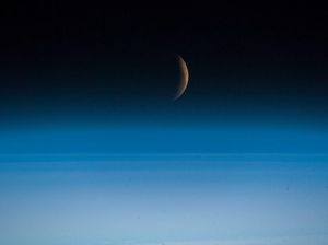 Penampakan Gerhana Bulan dari Luar Angkasa