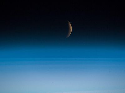 Penampakan Gerhana Bulan dari Luar Angkasa