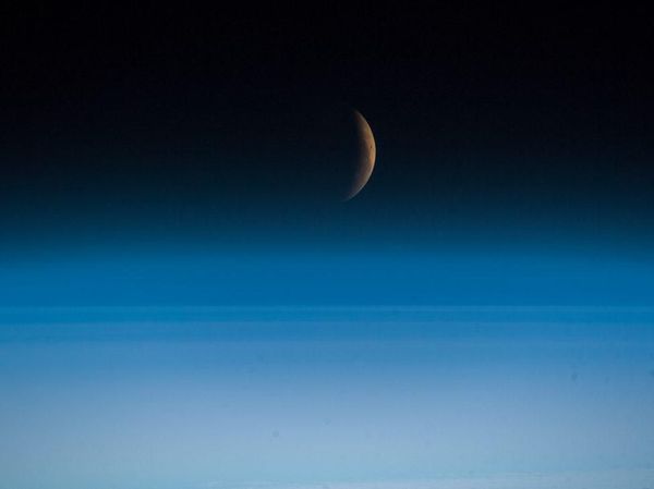 Penampakan Gerhana Bulan dari Luar Angkasa