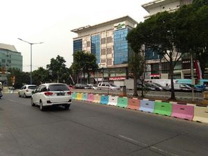 Sempat Dicat Warna-warni, Separator di Pejaten Jadi Abu-abu Lagi