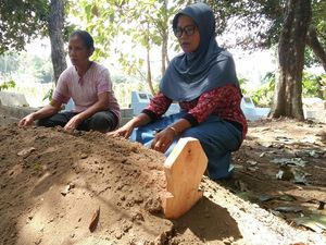 Jenazah ART Siti Munasiroh Dimakamkan Kembali di Kebumen Jenazah ART Siti Munasiroh Dimakamkan Kembali di Kebumen