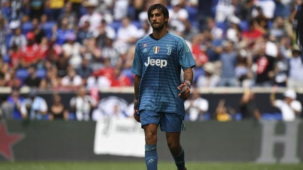 Mattia Perin salah satu kiper terbaik yang dimiliki Italia saat ini.