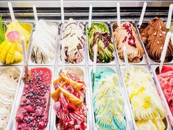 Sensasi Unik Menjajal Gonuts Si Gelato Donuts