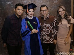 Keluarga Asix Punya Pilihan Presiden Beda-beda