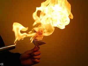 Unik! Di China dan Korea Ada Es Krim Minyak Cabe Hingga Es Krim Bakar