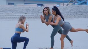 Saat Kim Kardashian Olahraga Pagi Hari di Tepi Pantai