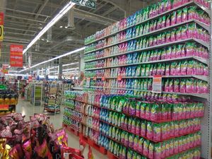 Unik! Minimarket Ini Jual Barang Palsu dari Kain Felt