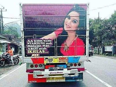 Saat 13 Wajah Artis Indonesia Jadi Lukisan Truk, Kocak Tapi Sarat Makna