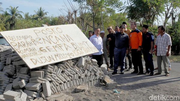 DPR Kunjungi dan Beri Bantuan untuk Korban Gempa di Lombok
