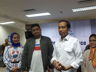 Potret Jokowi Umumkan Kelahiran Putri Kahiyang Ayu