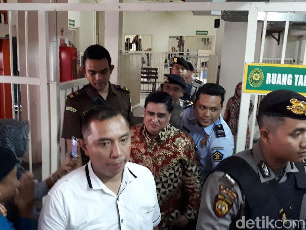 Sidang Dimas Kanjeng Ditunda Gara-gara Saksi Sidang Dimas Kanjeng Ditunda Gara-gara Saksi