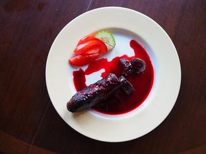 Hiii... Wanita Ini Nekat Bikin Sosis Pakai Darah Sendiri Hiii... Wanita Ini Nekat Bikin Sosis Pakai Darah Sendiri