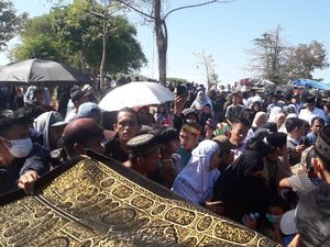 Meninggal di Puncak Rinjani Saat Gempa, Ainul Dimakamkan di Makassar