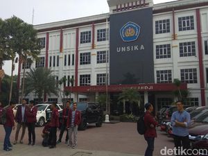 Mahasiswa Bantu Aparat Desa di Karawang Urus Pajak Mahasiswa Bantu Aparat Desa di Karawang Urus Pajak