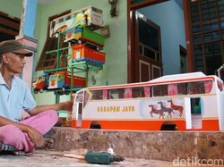 Cerita Sukses Keluarga di Jombang 10 Tahun Tekuni Miniatur Bus-Truk