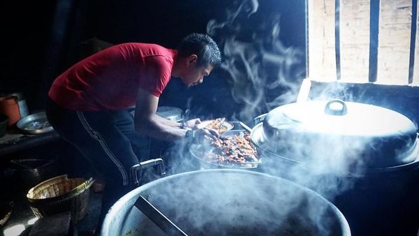 Sekarang Sudah Jago Masak, Ini Aksi Bambang Pamungkas Saat Jadi Chef