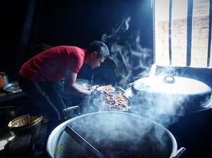 Sekarang Sudah Jago Masak, Ini Aksi Bambang Pamungkas Saat Jadi Chef
