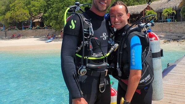 Potret Pasangan Milenial yang Tinggalkan Gaji Miliaran untuk Nikmati Dunia