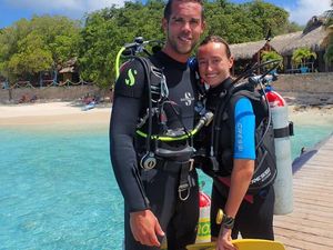 Potret Pasangan Milenial yang Tinggalkan Gaji Miliaran untuk Nikmati Dunia