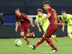 Di menit ke-86, Roma mendapat hadiah penalti. Wasit menunjuk titik putih setelah Patrik Schick dijatuhkan oleh Chumi. Perotti dengan tenang mengeksekusi penalti untuk membawa Roma menang 4-2. Kevin Jairaj-USA Today Sport/Reuters.