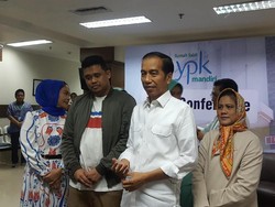 Video: Senyum Jokowi Dianugerahi Cucu Perempuan Pertama